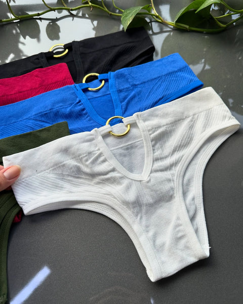 Free-Cut Women's Panty with Chic Ring
