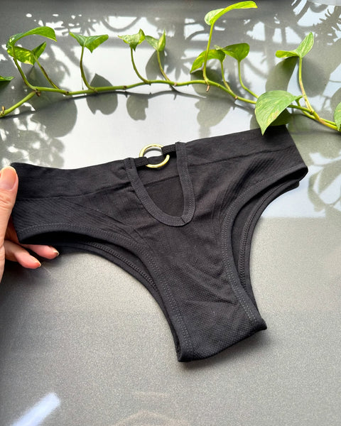 Free-Cut Women's Panty with Chic Ring