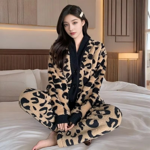2 PCs Leopard Velour Decent Pyjama Set