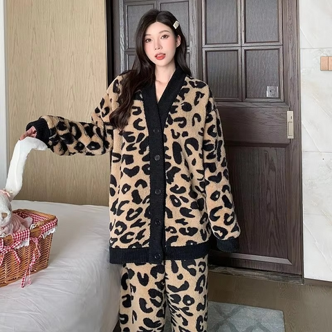 2 PCs Leopard Velour Decent Pyjama Set