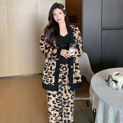2 PCs Leopard Velour Decent Pyjama Set