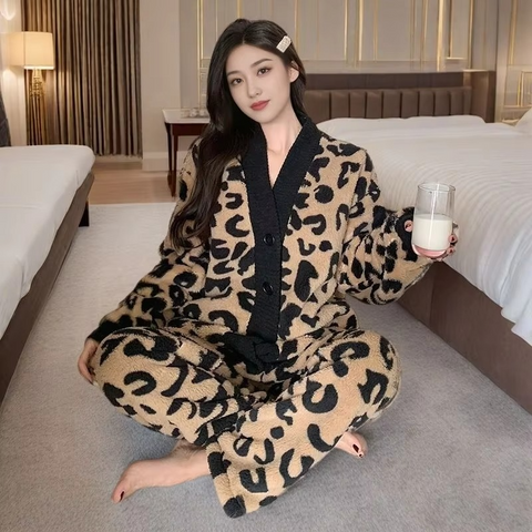 2 PCs Leopard Velour Decent Pyjama Set